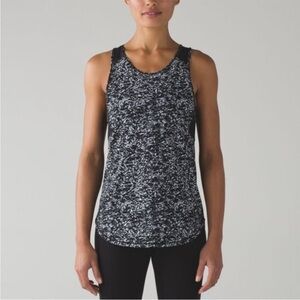 Lululemon Sculpt Tank Il in Iced Wave White Black / Black Size 4